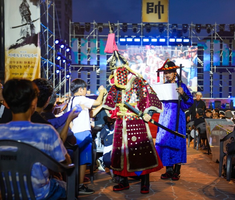 [크기변환]3-2. 관련사진(거제옥포대첩축제 ‘뮤지컬 옥포해전&해상불꽃전투’ 공연, 2025년 경남 지역대표공연예술제 지원사업 선정 1).jpg