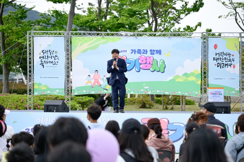 [크기변환]관련사진(변광용 거제시장 어린이날 행사 참석)(2).jpg