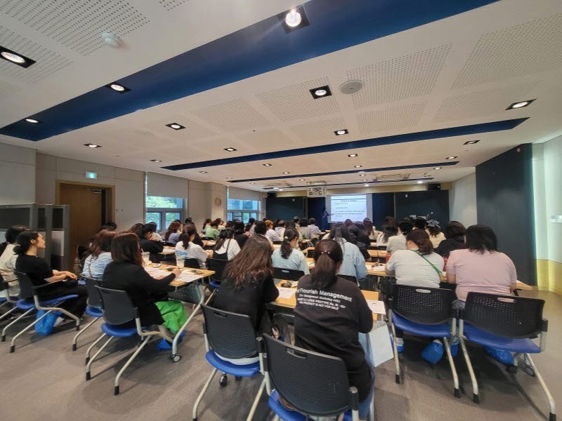 [크기변환]7-2. 관련사진(거제시육아종합지원센터, 2025년 보육교직원 아동학대 예방교육 실시 1).jpg