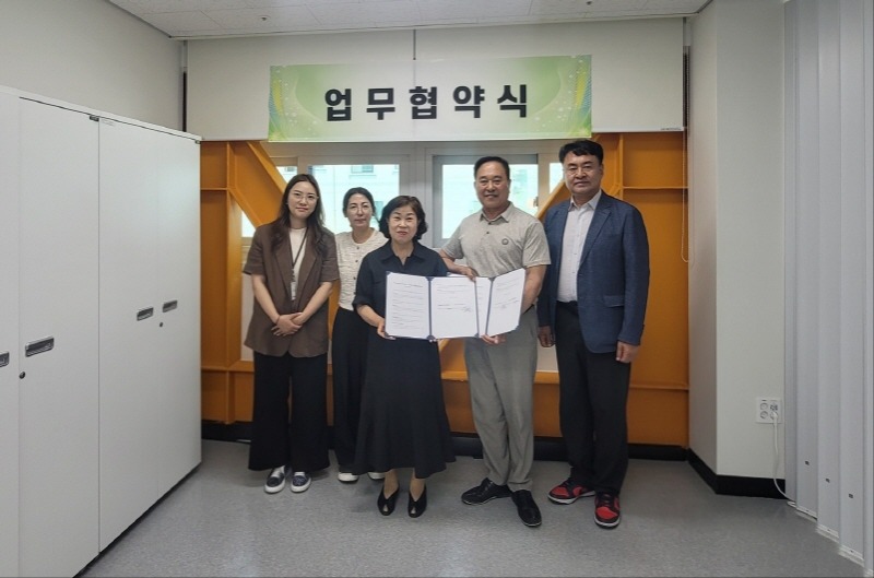 [크기변환]6-2. 관련사진(거제외국인근로자지원센터, 거제시소상공인연합회와 업무 협약 체결).jpg