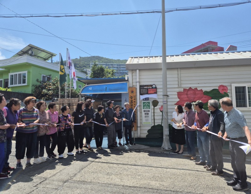 [크기변환]16-2. 관련사진(거제시치매안심센터, 제12호 능포동 치매안심마을 협약식 및 지정 현판식 성료 1).jpg