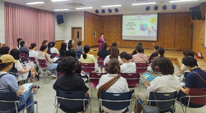 [크기변환]18-2. 관련사진(거제시청소년상담복지센터, 자녀 대인관계를 위한 부모교육 성료 1).jpg