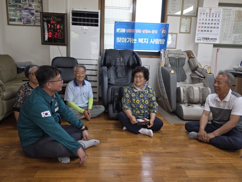 [크기변환]4-2. 관련사진(폭염 속 어르신 건강 지키미， ‘상문동 찾아가는 복지사랑방’ 집중 운영).jpg