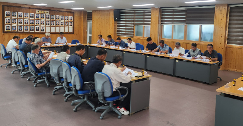 [크기변환]3-2. 관련사진(김철구 거제면장， 부임 후 첫 이장회의 개최).png