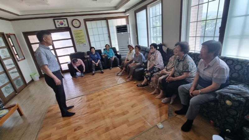 [크기변환]2-2. 관련사진(동부면， 폭염 대비 경로당 시설 안전점검 실시).jpg