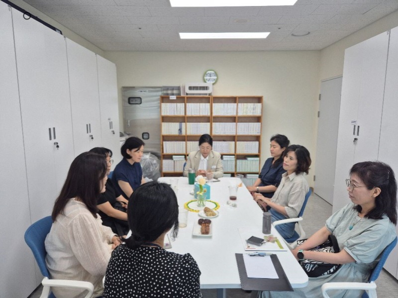 [크기변환]6-2. 보도사진(거제시가족센터， 온가족보듬사업 보듬매니저 간담회 진행).jpg