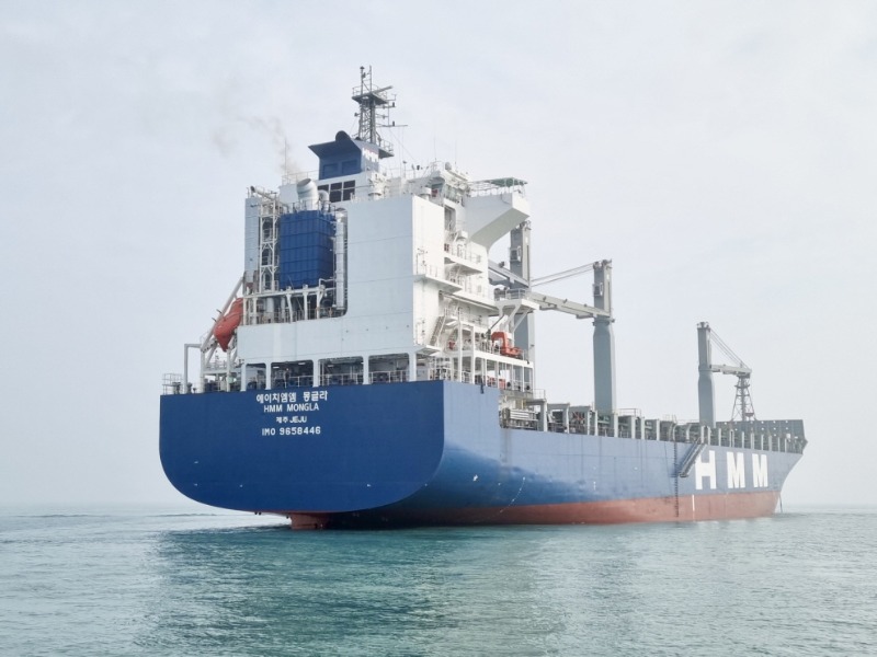 [크기변환][사진] 선상 이산화탄소 포집·저장시스템(OCCS)이 탑재된 HMM의 2200TEU급 컨테이너 운반선.jpg