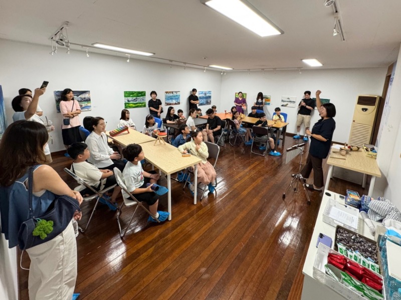 [크기변환]5-2. 관련사진(작가와의 만남 사진).jpeg