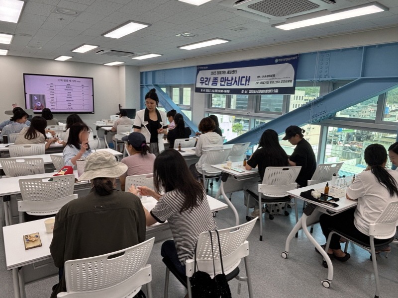 [크기변환]5-2. 관련사진(거제새일， 여성 취창업 지원을 위한 찾아가는 새일센터 우리 좀 만납시다 운영).jpg