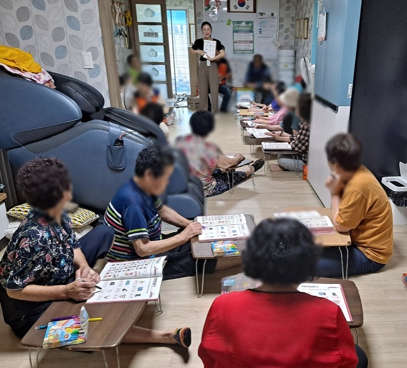 [크기변환]2-2. 관련사진(제12호 능포동 치매안심마을 치매예방교실 운영).jpg