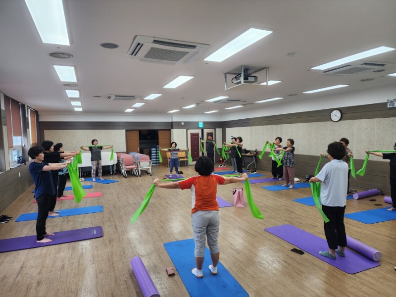 [크기변환]7-2. 관련사진(65이상어르신을위한뱃살down근력up사진2).jpg