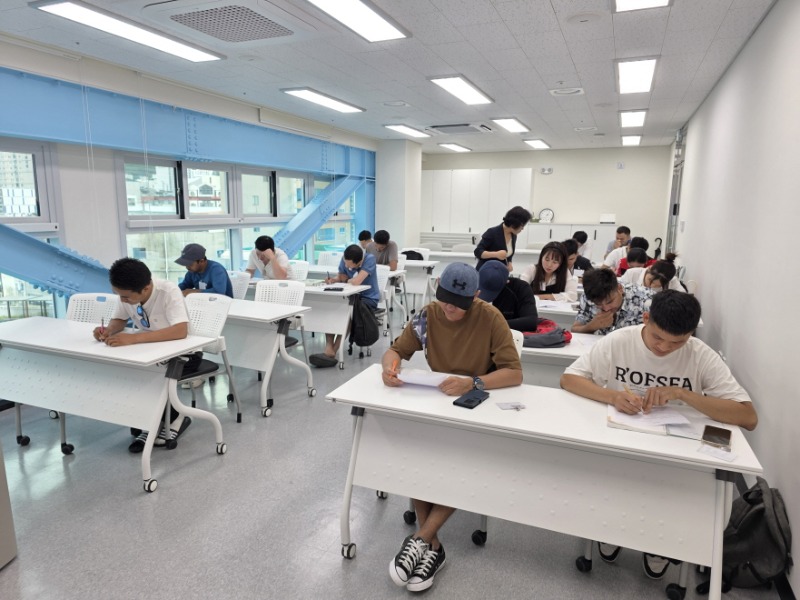 11-3. 보도사진(거제외국인근로자지원센터, 하반기 한국어교육 수업 개강)2.jpg