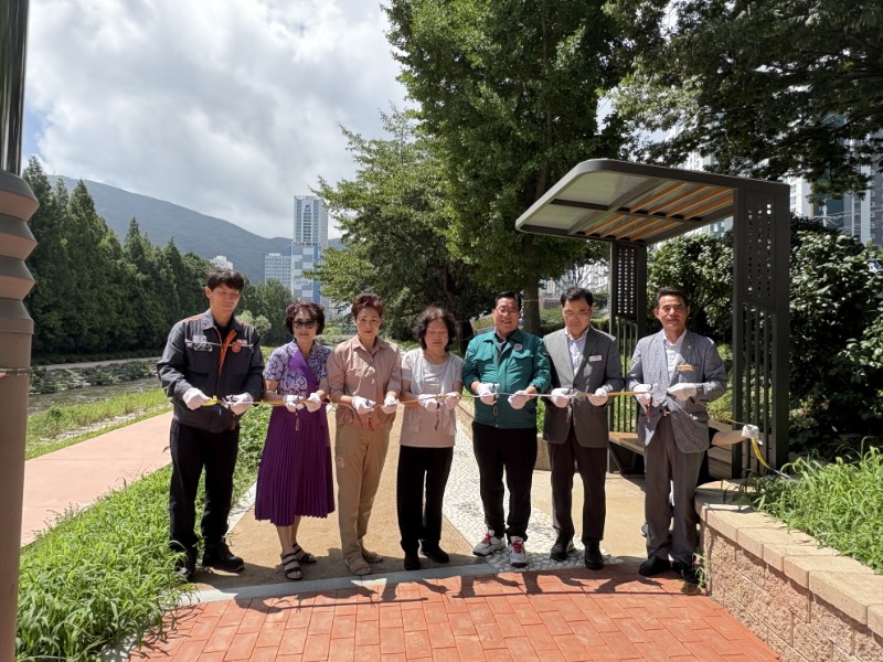 3-2. 관련사진 (2025년 아주천 벚꽃길 개장식 개최) (1).jpg