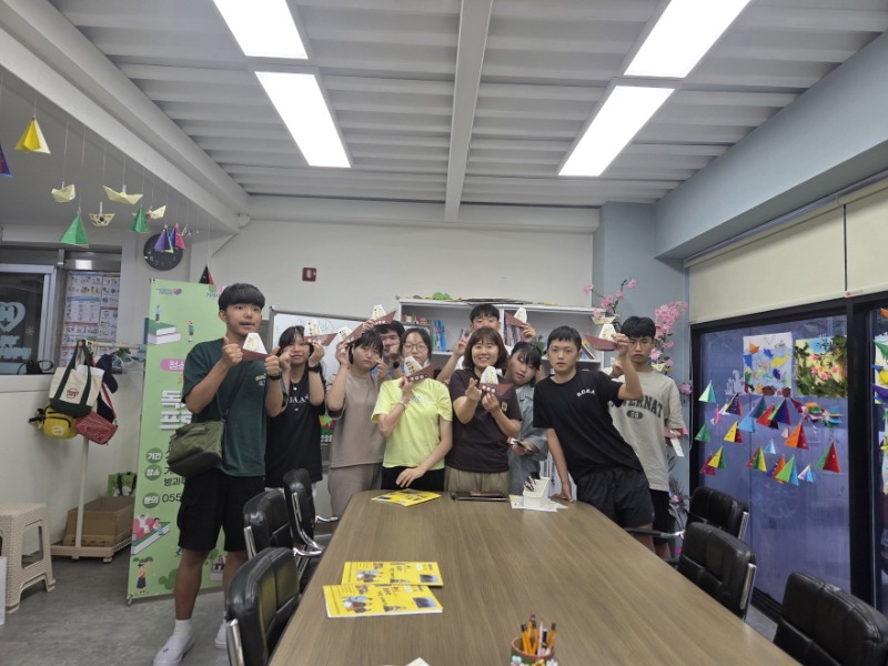 1-2. 보도사진(거제시립수양도서관， 장애인을 위한 독서문화프로그램 성료).jpg