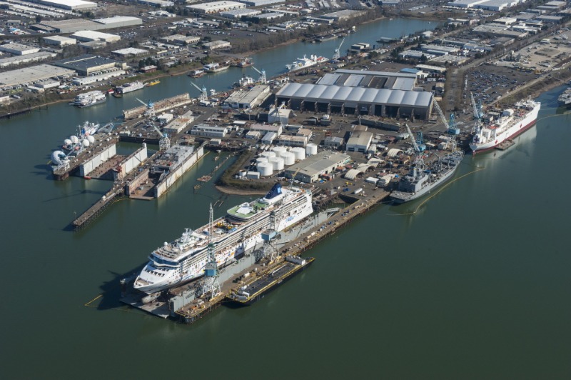 3. 비거 마린 그룹이 운영하는 오리건주의 스완 아일랜드 조선소 전경.jpg