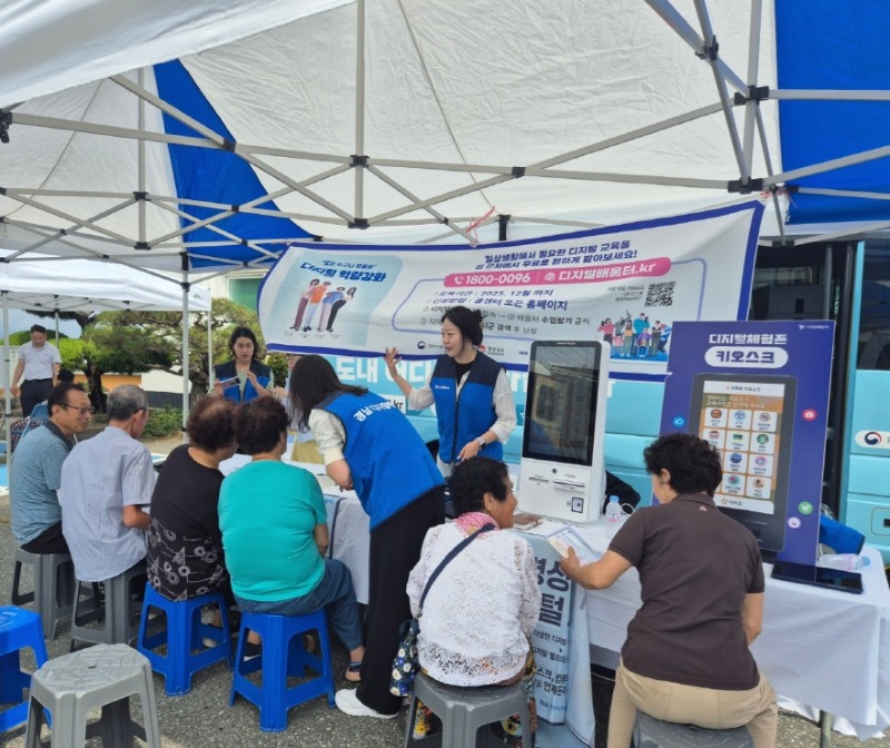 5-2. 거제시， 함께 찾아가는 경남 통합돌봄버스 큰 호응 (1).jpeg