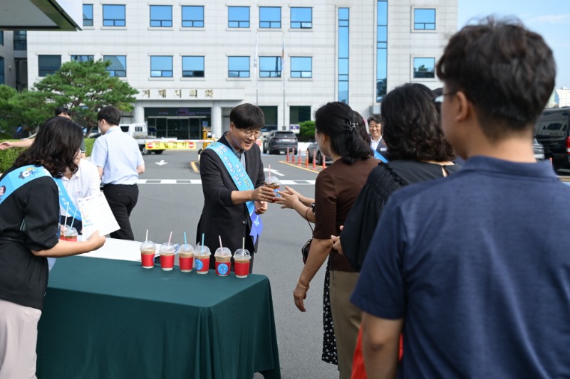 3-4. 출근길 청렴인사(커피차) 캠페인 (3).jpg