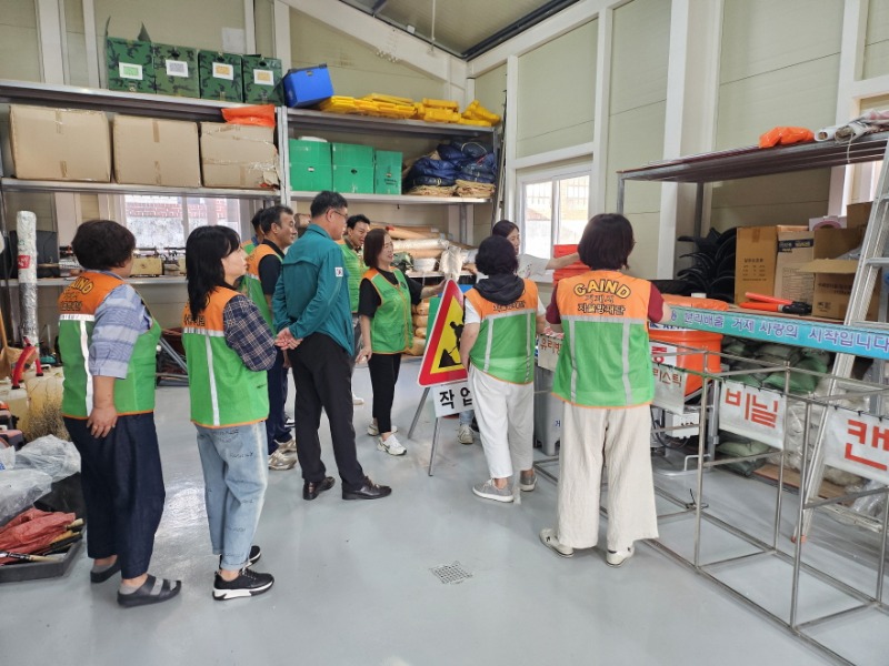 7-2. 사등면 자율방재단, 태풍대비 수방자재 점검 실시 1.jpg