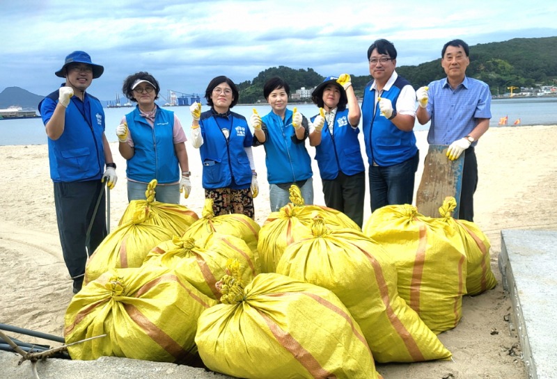 사곡해수욕장 환경정화 봉사활동.jpg