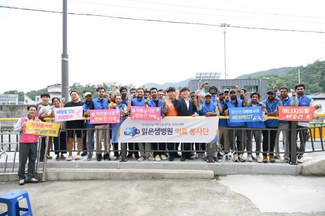 8-2. 보도사진(거제시자원봉사단체협의회, 장목면 찾아 봉사활동 전개).jpg