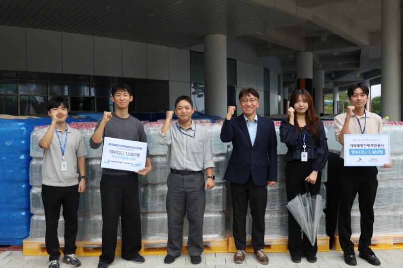 강릉 가뭄 극복 생수 수령(강릉관광개발공사).jpg