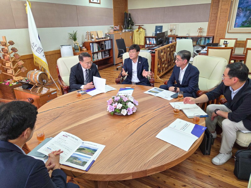 관련사진(변광용 거제시장, 한·아세안 국가정원 재추진에 온힘) (1).jpg