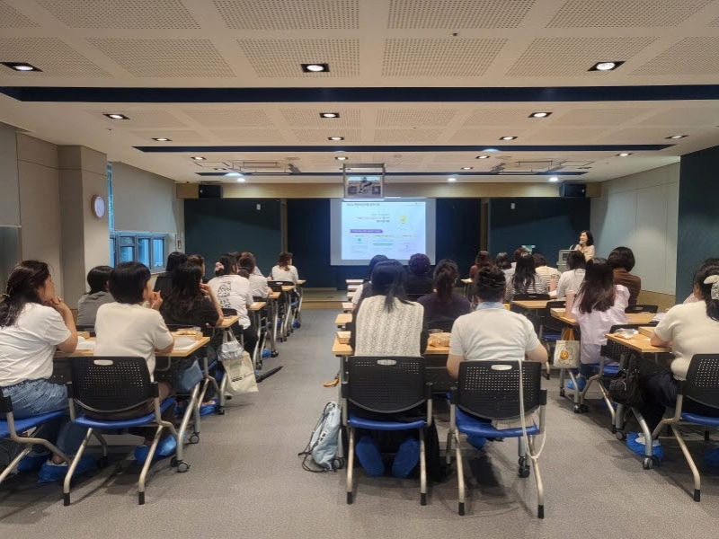 6-2. 보도사진 1((거제시육아종합지원센터, 보육교직원 평가지표 심화교육 실시).jpg