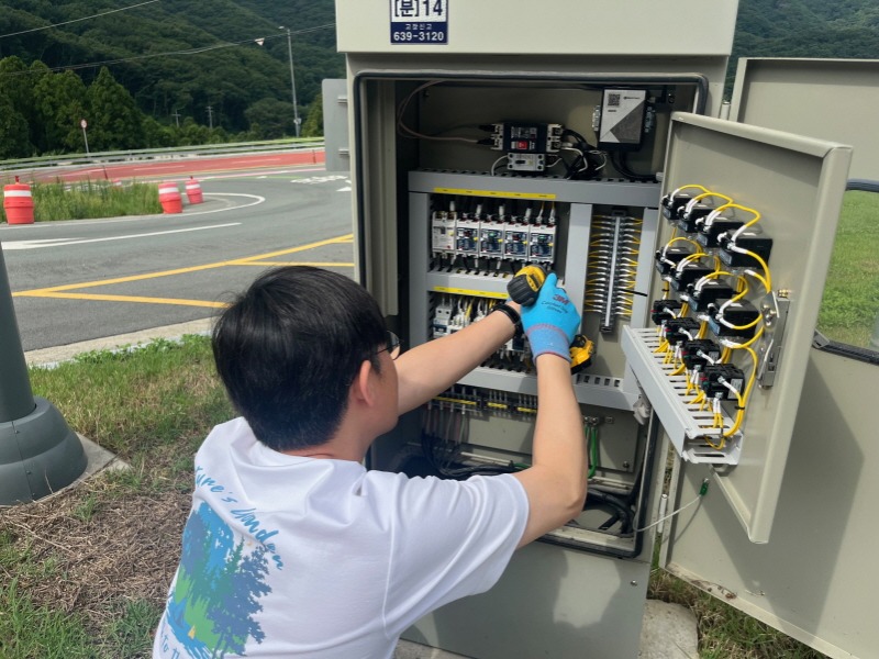 7-2. 사진(_안전한 한가위 밤길_ 거제시, 추석맞이 가로등·보안등 특별점검 완료) (1).jpg