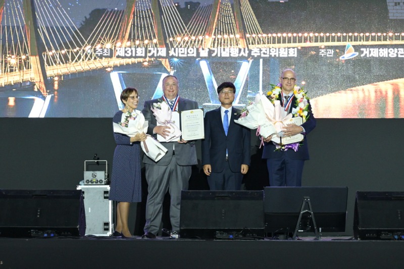 보도자료(제31회 거제시민의 날, 고현항 매립지 첫 개최 ‘성황’) (2).jpg
