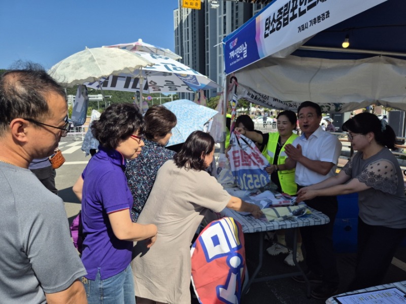 16-2. 거제시, 폐현수막이 만든 장바구니 시민들에 인기.jpg