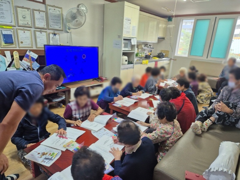 3-2. 거제시치매안심센터， 제13호 둔덕면 학산리 치매안심마을 치매예방교실 운영 1.jpg