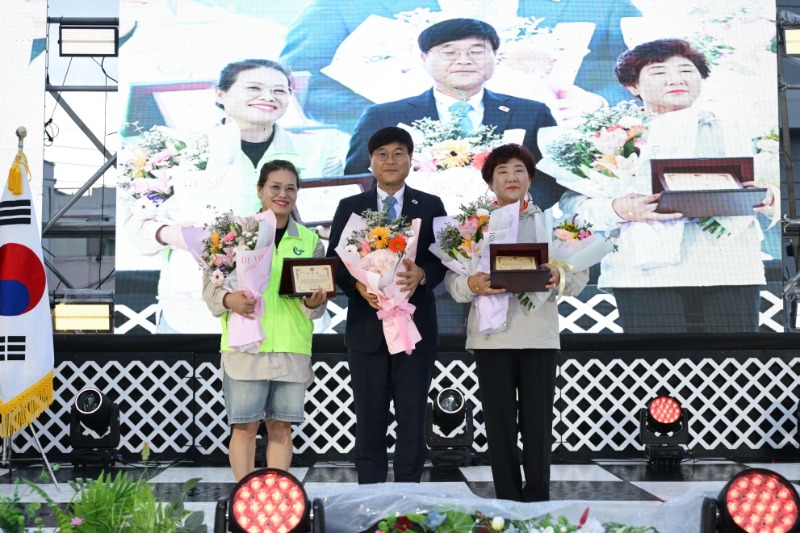 1-3. 관련사진2(고현동 고고한 동민의 날 축제 성료).jpg