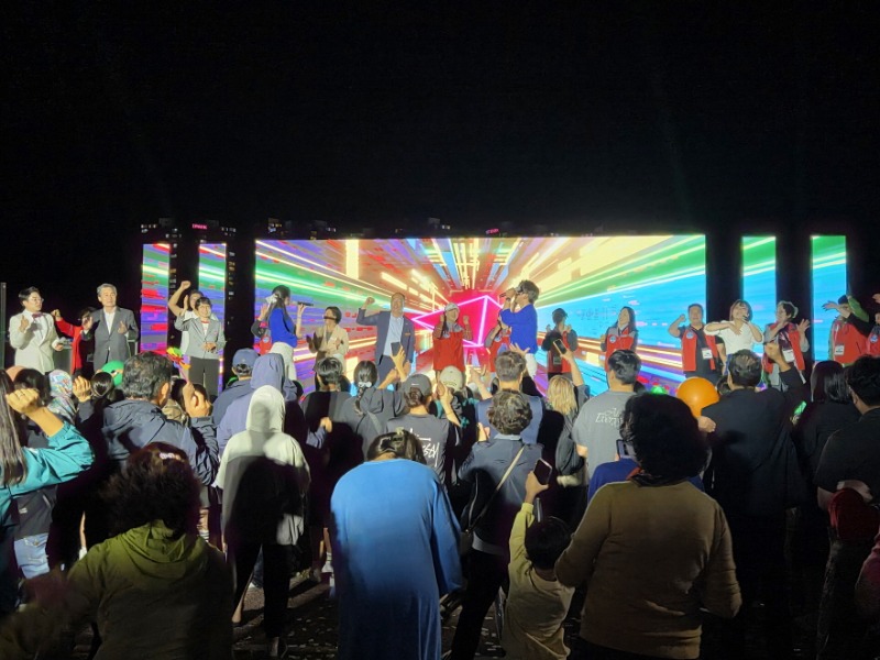 5-4. 보도사진(주민이 함께 만든 _빛과 화합의 가을 축제_ 「제13회 수양동 주민의 날 및 제6회 수월천 문화의 거리 빛 축제」 성황리에 개최).jpg