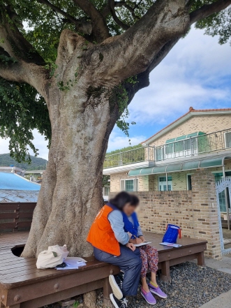 6-3. 거제시치매안심센터， 찾아가는 인지선별검사 실시 2.jpg