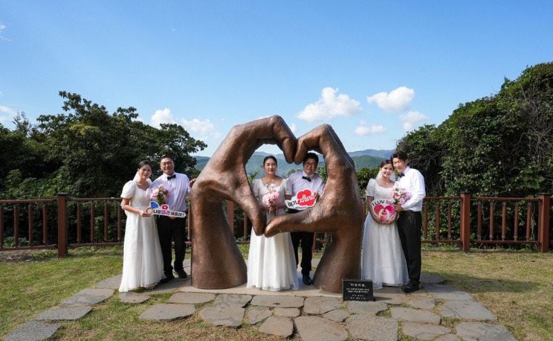 보도사진(지심도, 웨딩휴양섬으로 첫걸음... 스몰웨딩 행사 성료) (1).JPEG