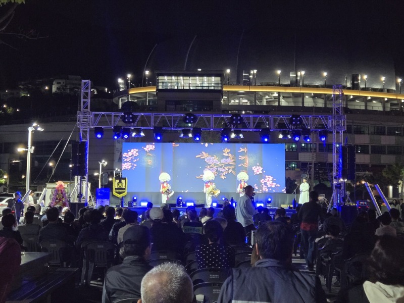 13-2. 보도사진(제31회 거제예술제 열정속 마무리).jpg