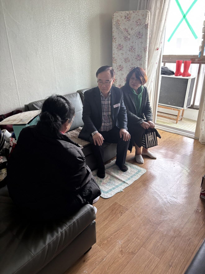 관련사진(복지는 현장에 있다 옥포1동장 복지사각지대 가정방문으로 현장행정 강화).jpeg