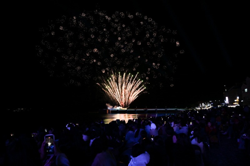 관련사진(제9회 거제몽돌해변 불꽃축제 성황리 마무리) (3).jpg
