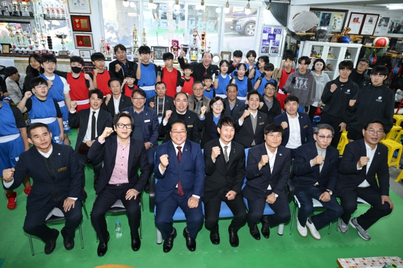 13-3. 사진2(제6회 거제시장배 전국 생활체육 복싱대회 성료).jpg