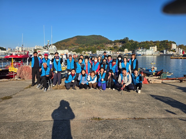 2-3. 사진2(장승포항, 더 깨끗하게! 우리 해안 우리가 지킨다!).JPG