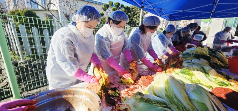 4-2. 상문동 주민자치회， 연말 이웃사랑 김장나눔으로 따뜻한 정(情)실천 1.jpg