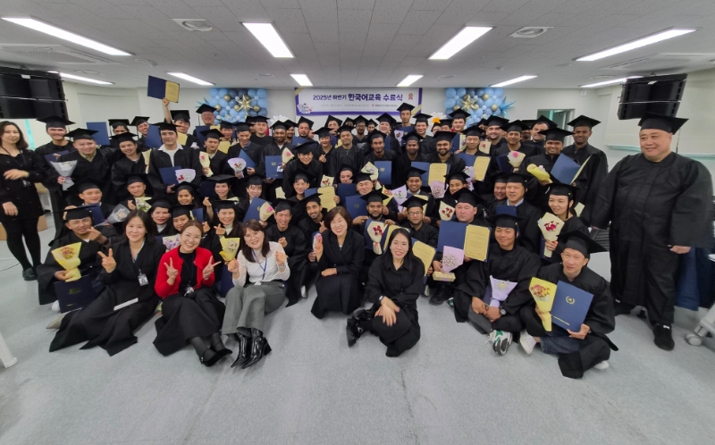 6-2. 보도사진(거제외국인근로자지원센터, 2025 한국어교육과정 수료식 개최)1.png