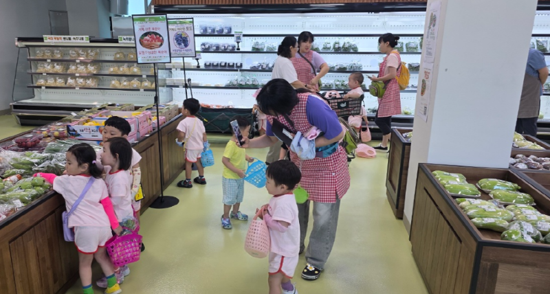 거제시 로컬푸드 직매장 고현점, 어린이들의 ‘생애 첫 장보기 체험’.png