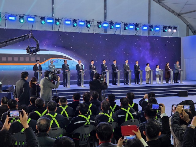 관련사진(남부내륙철도 거제서 착공 신호탄2).jpeg