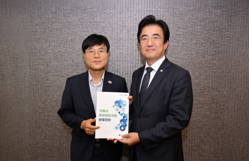 [크기변환]관련사진(변광용 시장, 민선 9기 출범과 함께 국회 방문... 국책사업 추진 _적극 행보_)-김성회 의원.jpg